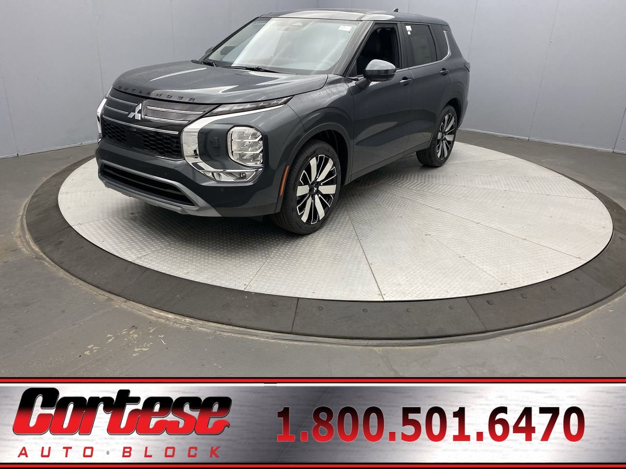 2025 Mitsubishi Outlander SE's photo