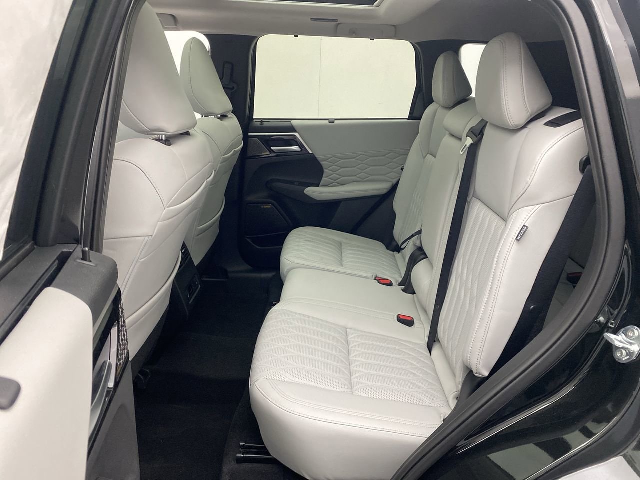2025 Mitsubishi Outlander SEL Platinum Edition - Photo 23