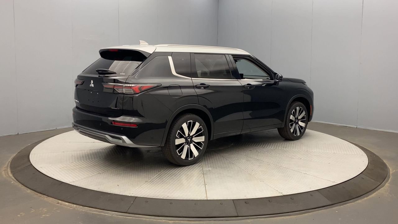 2025 Mitsubishi Outlander SEL Platinum Edition - Photo 5