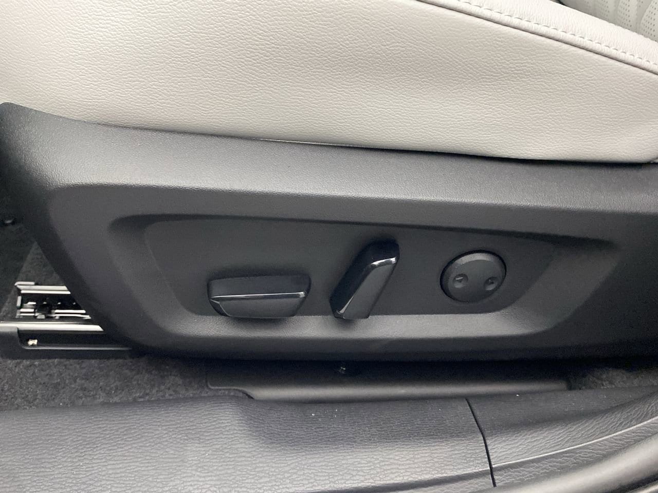 2025 Mitsubishi Outlander SEL Platinum Edition - Photo 12