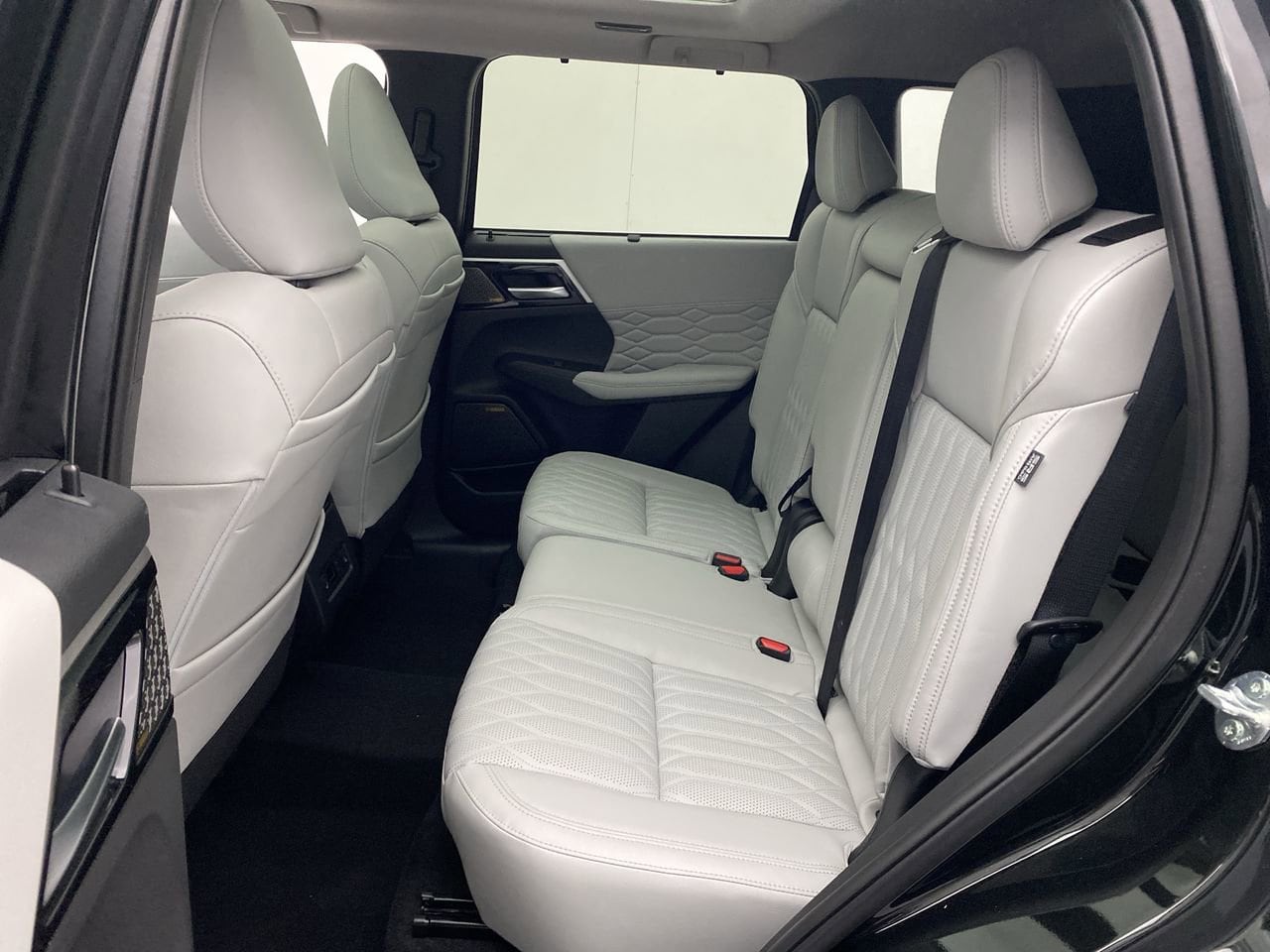 2025 Mitsubishi Outlander SEL Platinum Edition - Photo 24