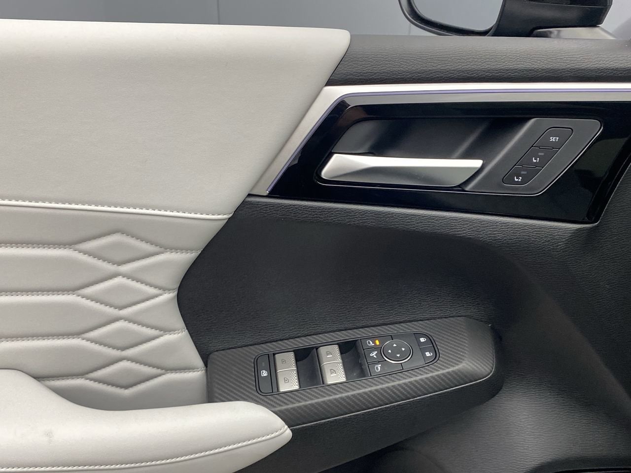 2025 Mitsubishi Outlander SEL Platinum Edition - Photo 11