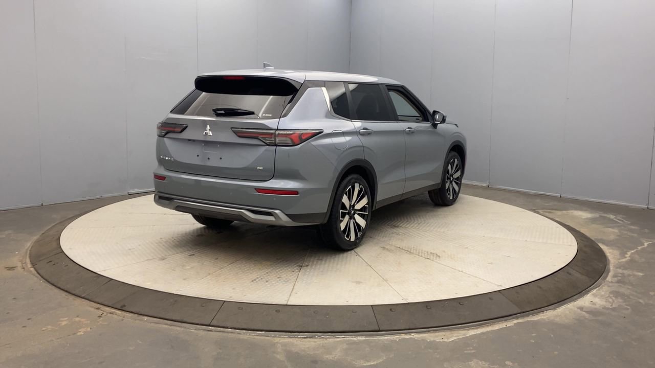2026 Mitsubishi Outlander SE - Photo 4