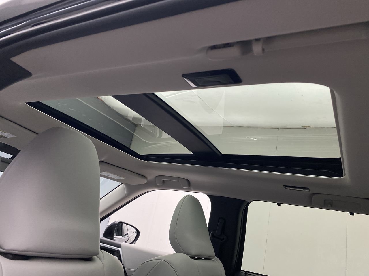 2025 Mitsubishi Outlander SEL Platinum Edition - Photo 22