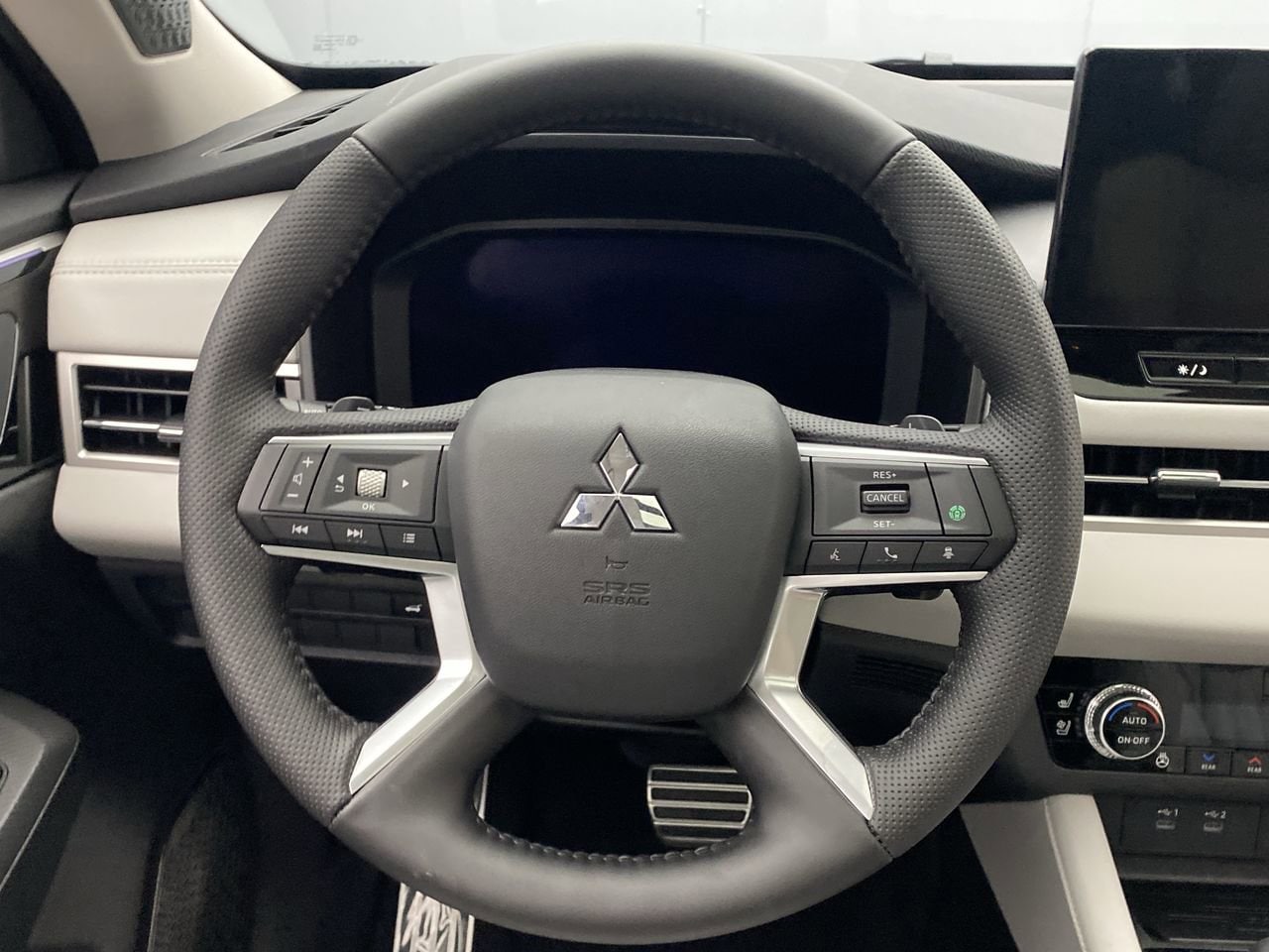 2025 Mitsubishi Outlander SEL Platinum Edition - Photo 15