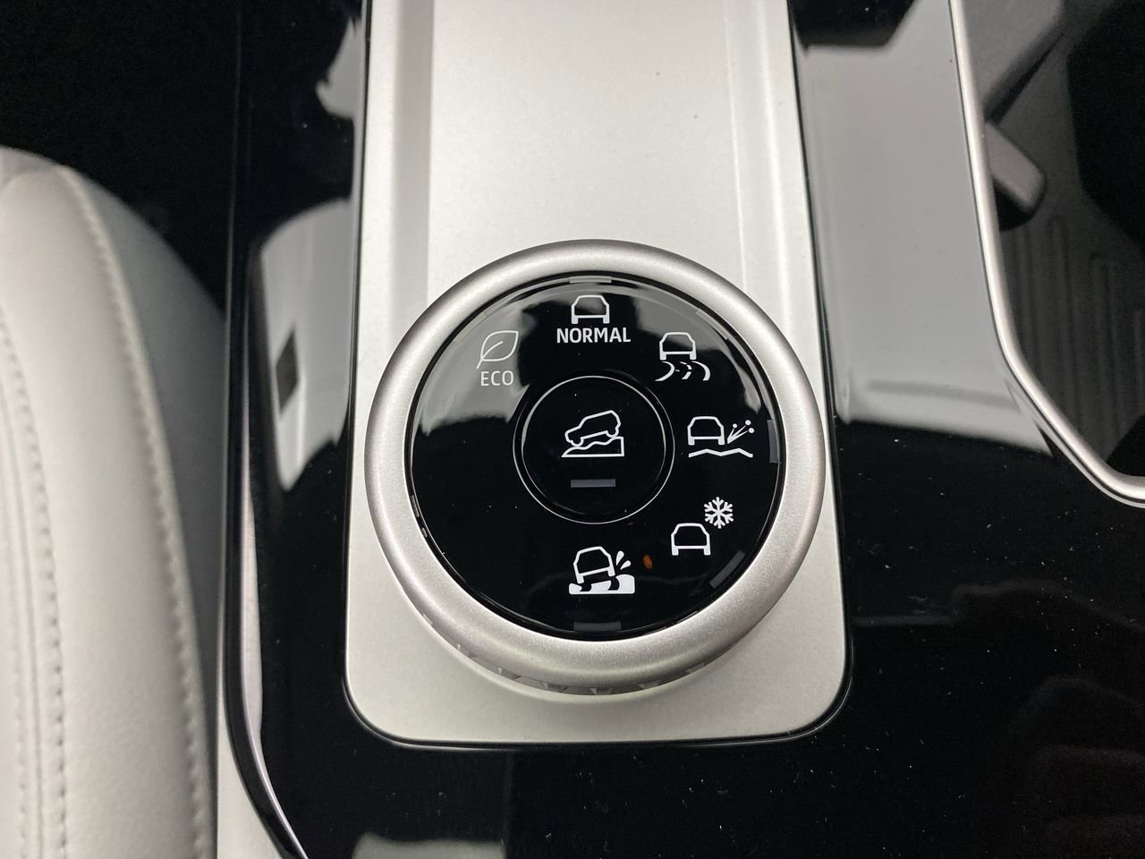 2025 Mitsubishi Outlander SEL Platinum Edition - Photo 19