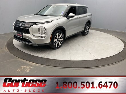 2025 Mitsubishi Outlander SE SUV