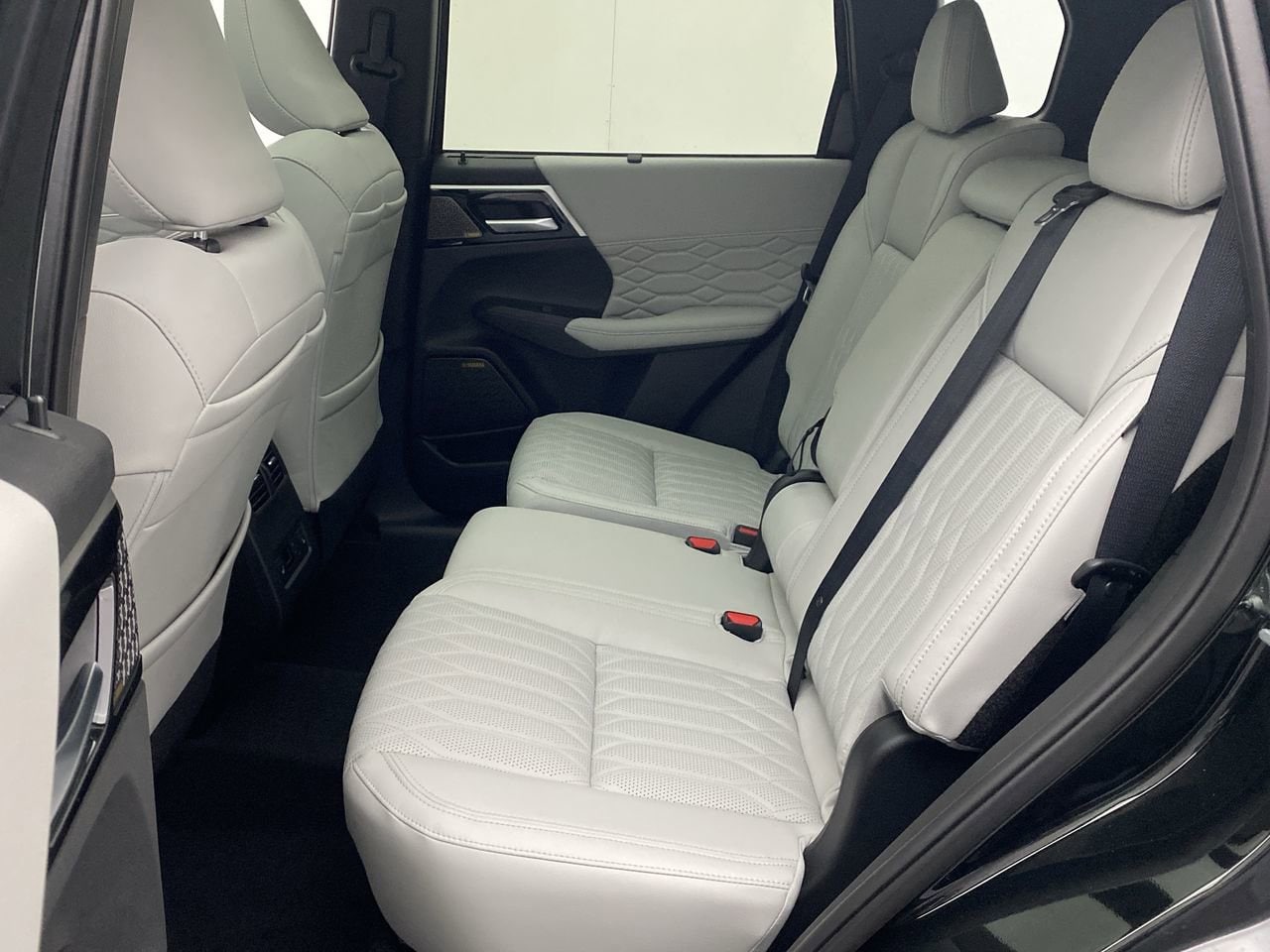 2025 Mitsubishi Outlander SEL Platinum Edition - Photo 23