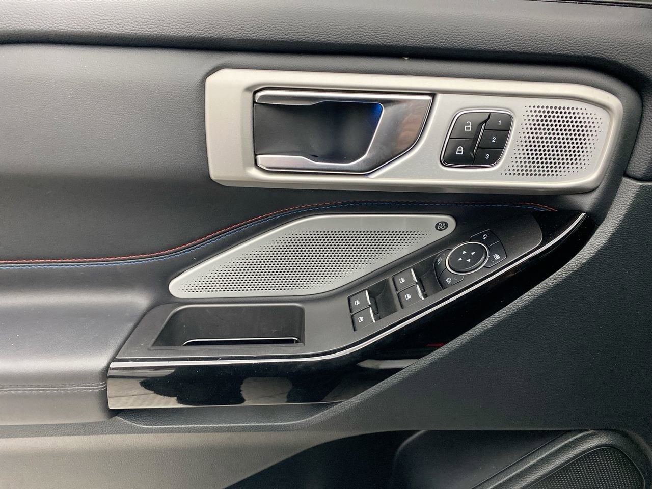 2024 Ford Explorer ST - Photo 12
