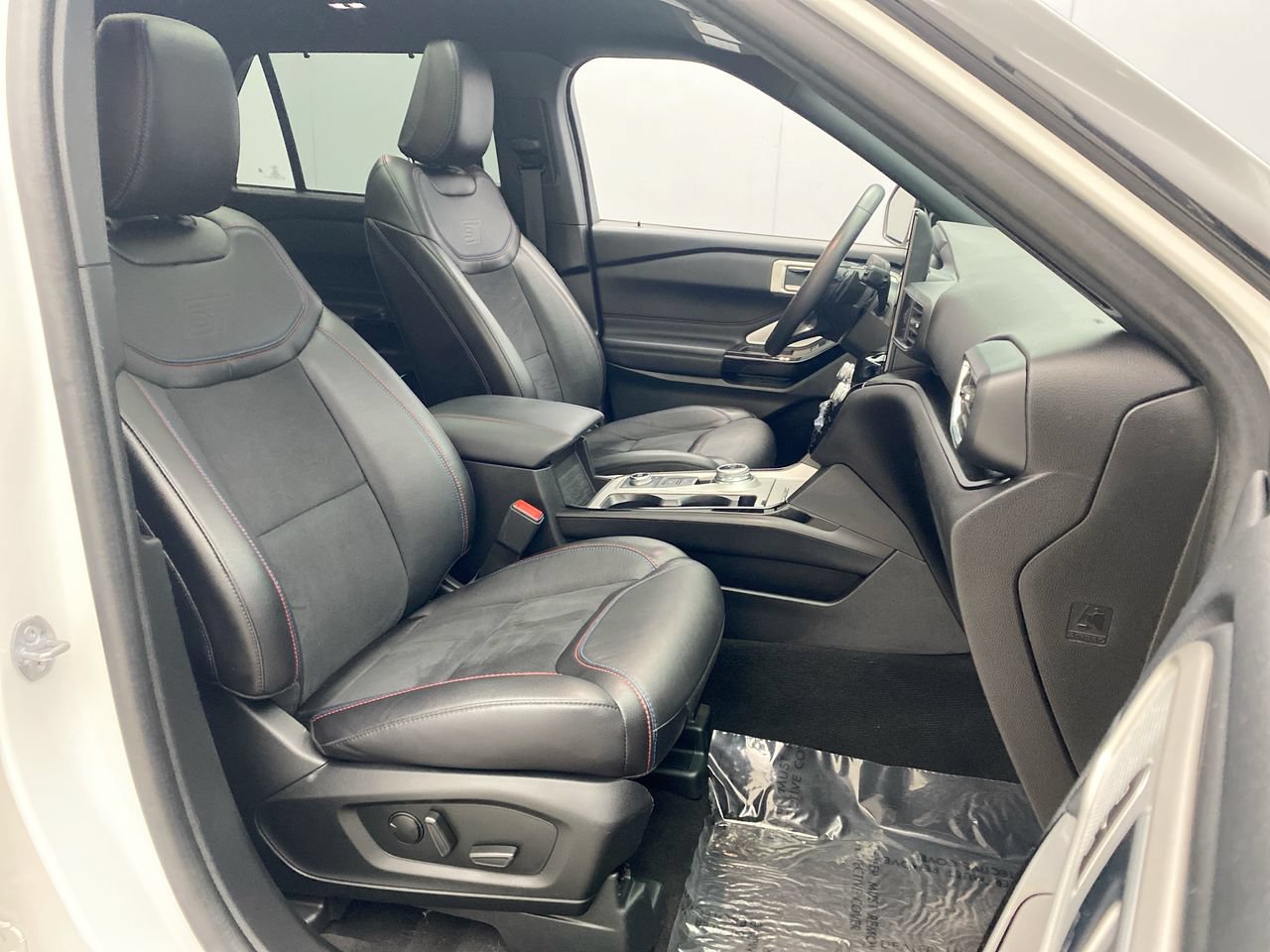 2024 Ford Explorer ST - Photo 24