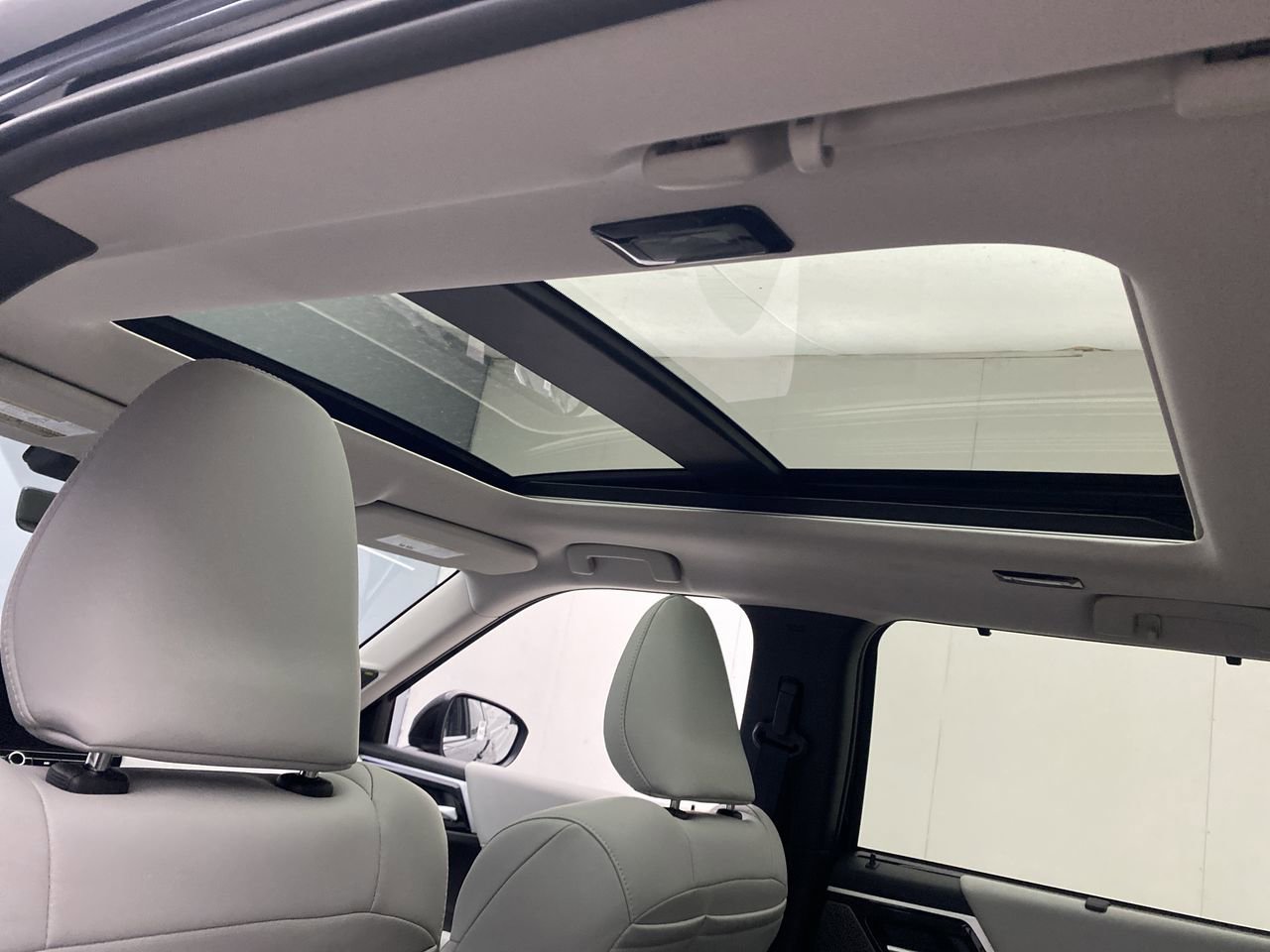 2025 Mitsubishi Outlander SEL Platinum Edition - Photo 21