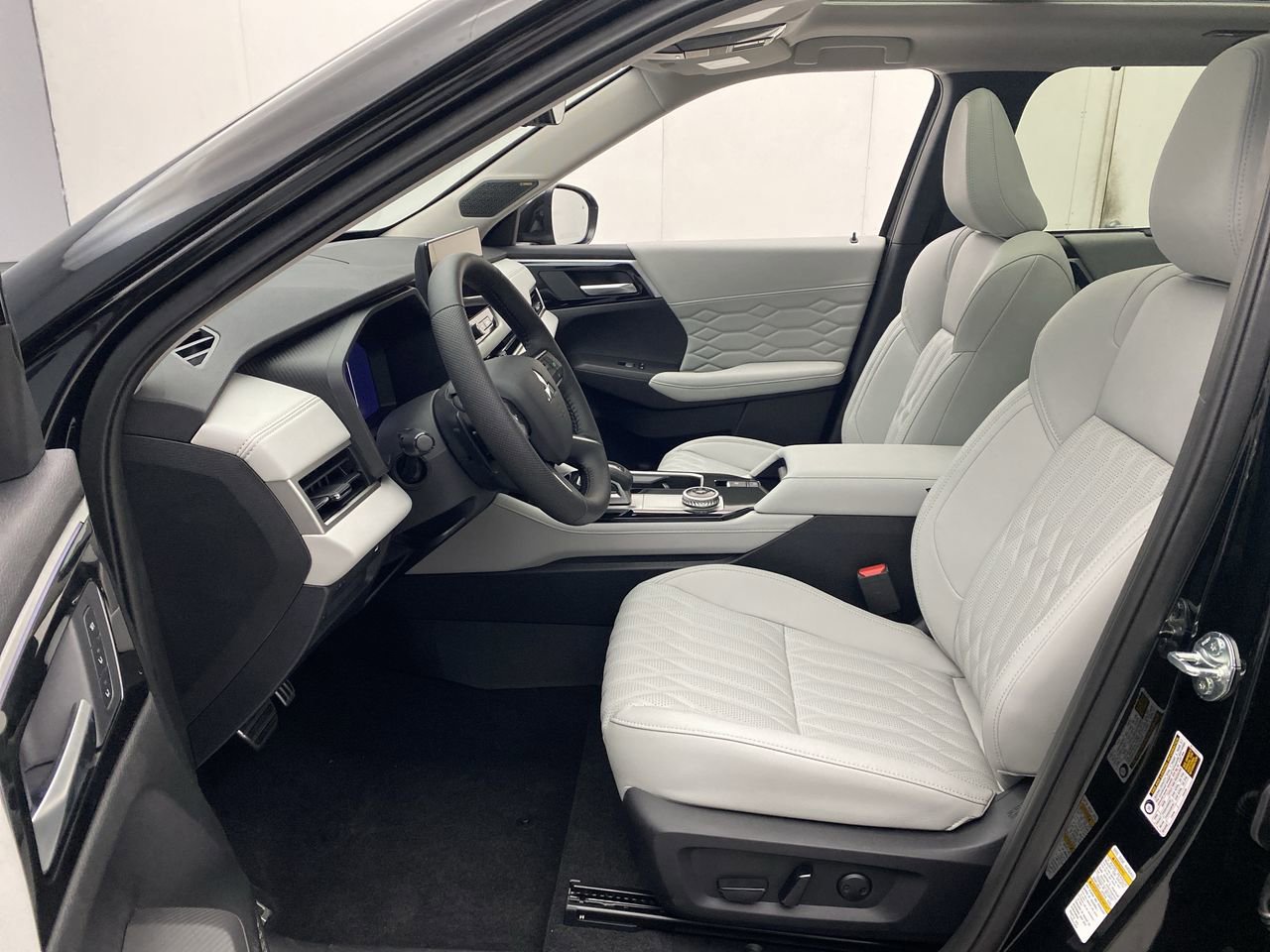 2025 Mitsubishi Outlander SEL Platinum Edition - Photo 13