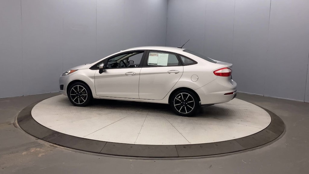 Used 2016 Ford Fiesta SE Sedan
