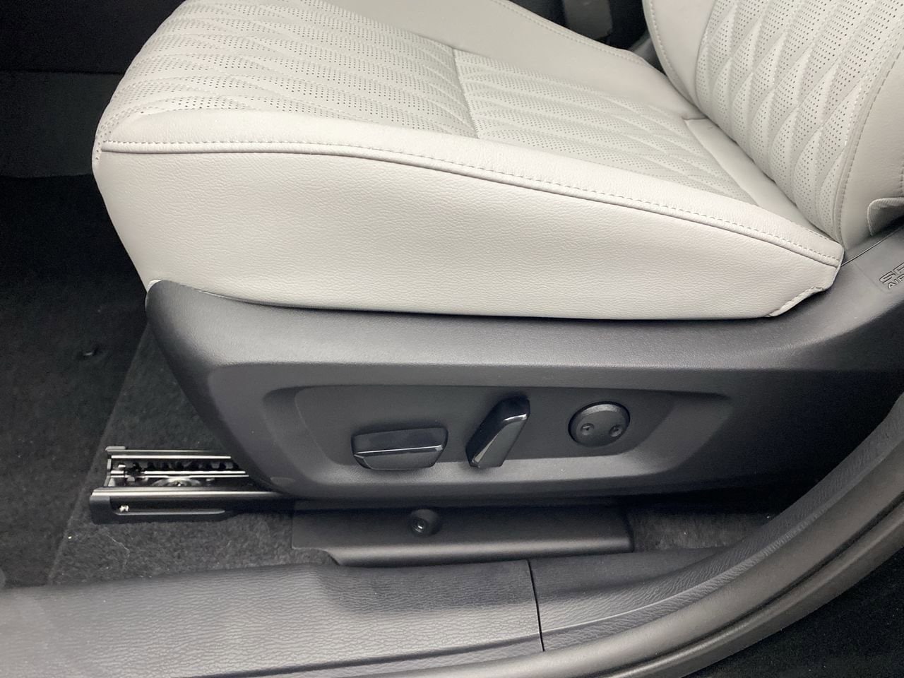 2025 Mitsubishi Outlander SEL Platinum Edition - Photo 12
