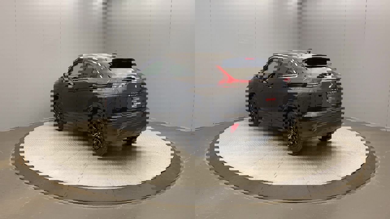 2024 Mitsubishi Eclipse Cross LE photo 2