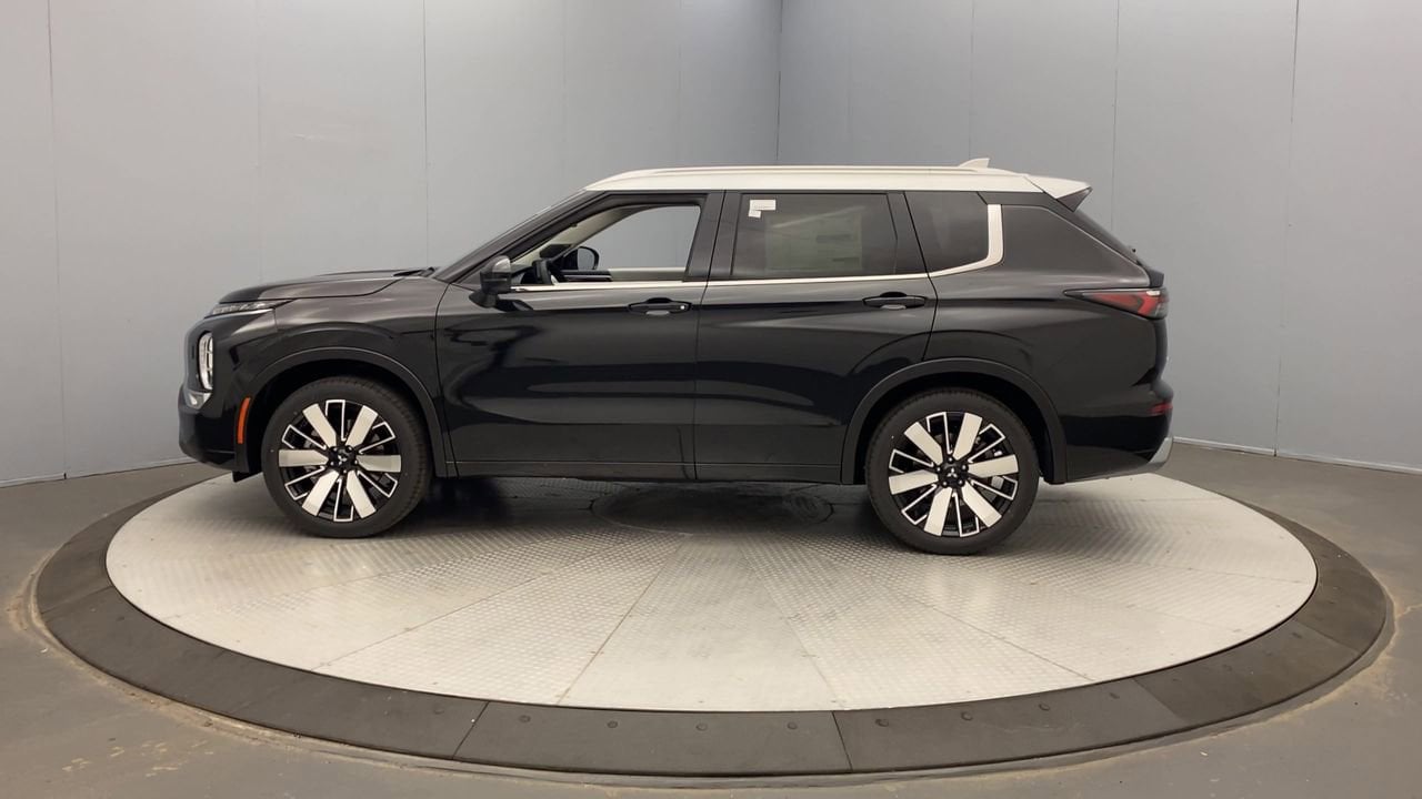 2025 Mitsubishi Outlander SEL Platinum Edition - Photo 2
