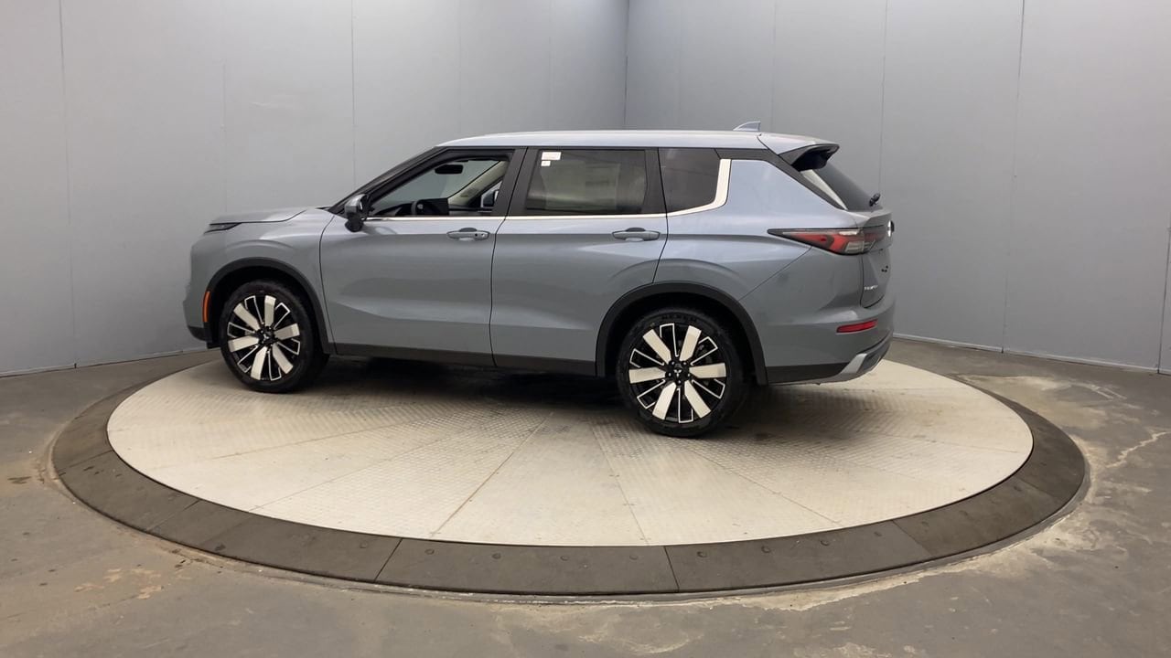 2026 Mitsubishi Outlander SE - Photo 2