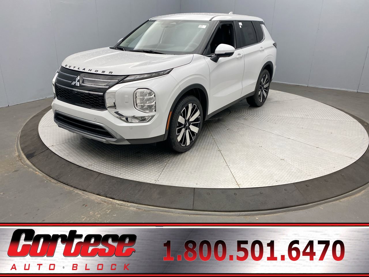 2025 Mitsubishi Outlander SE's photo