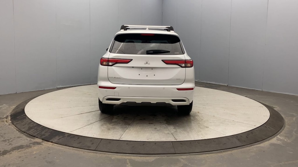 2024 Mitsubishi Outlander SEL Platinum photo 3