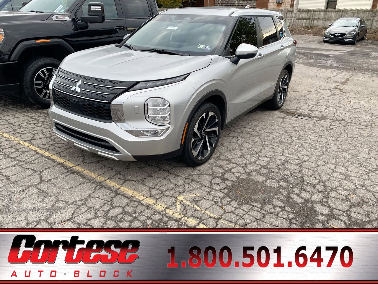 2023 Mitsubishi Outlander SE