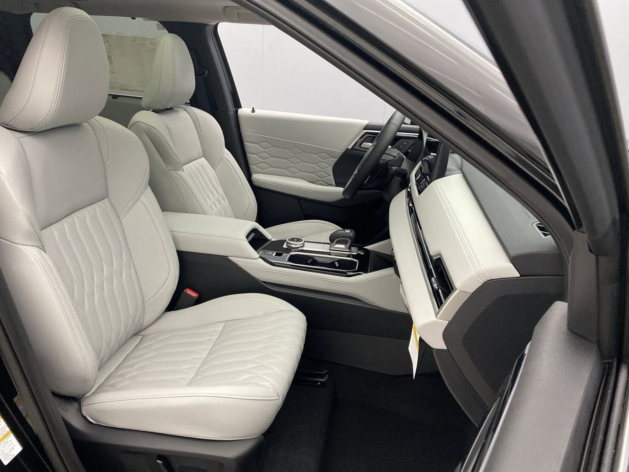 2025 Mitsubishi Outlander SEL Platinum Edition - Photo 22
