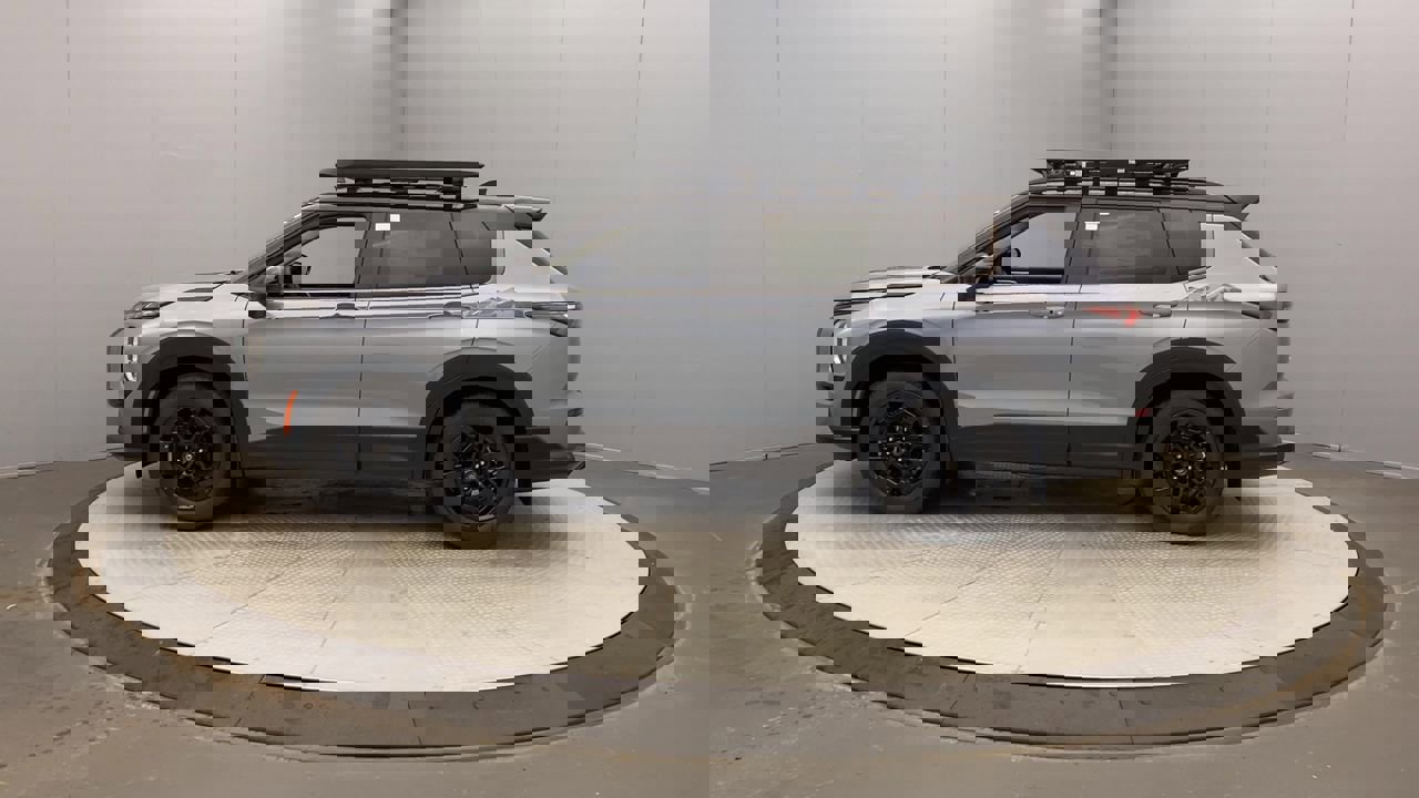 2025 Mitsubishi Outlander SE Ralliart photo 2