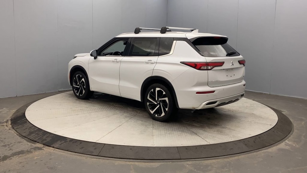 2024 Mitsubishi Outlander SEL Platinum photo 2