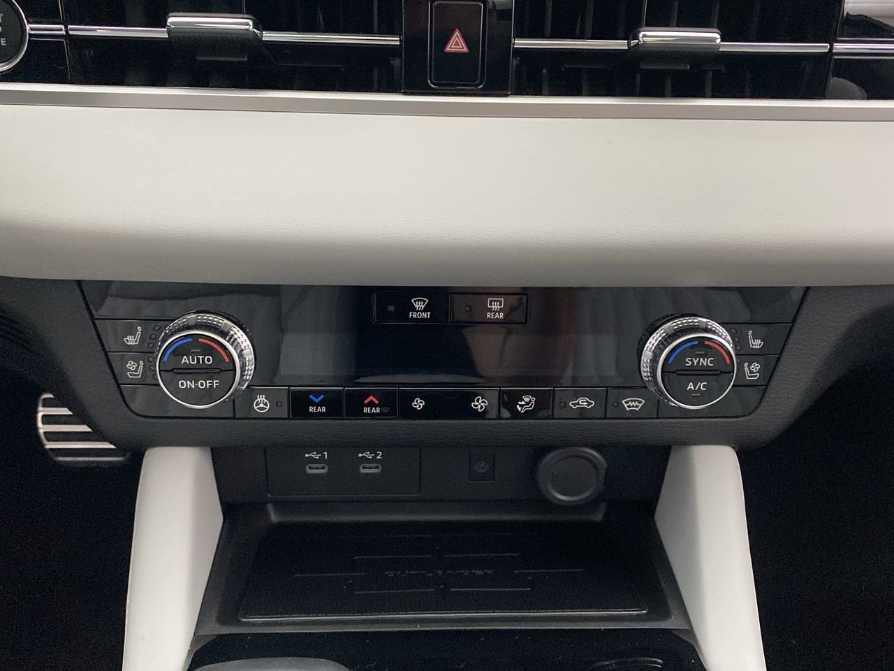 2025 Mitsubishi Outlander SEL Platinum Edition - Photo 20