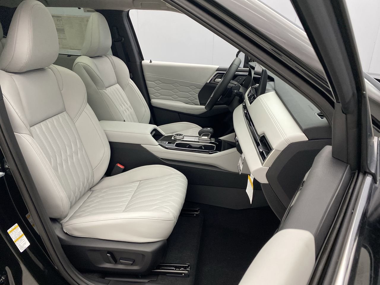 2025 Mitsubishi Outlander SEL Platinum Edition - Photo 23
