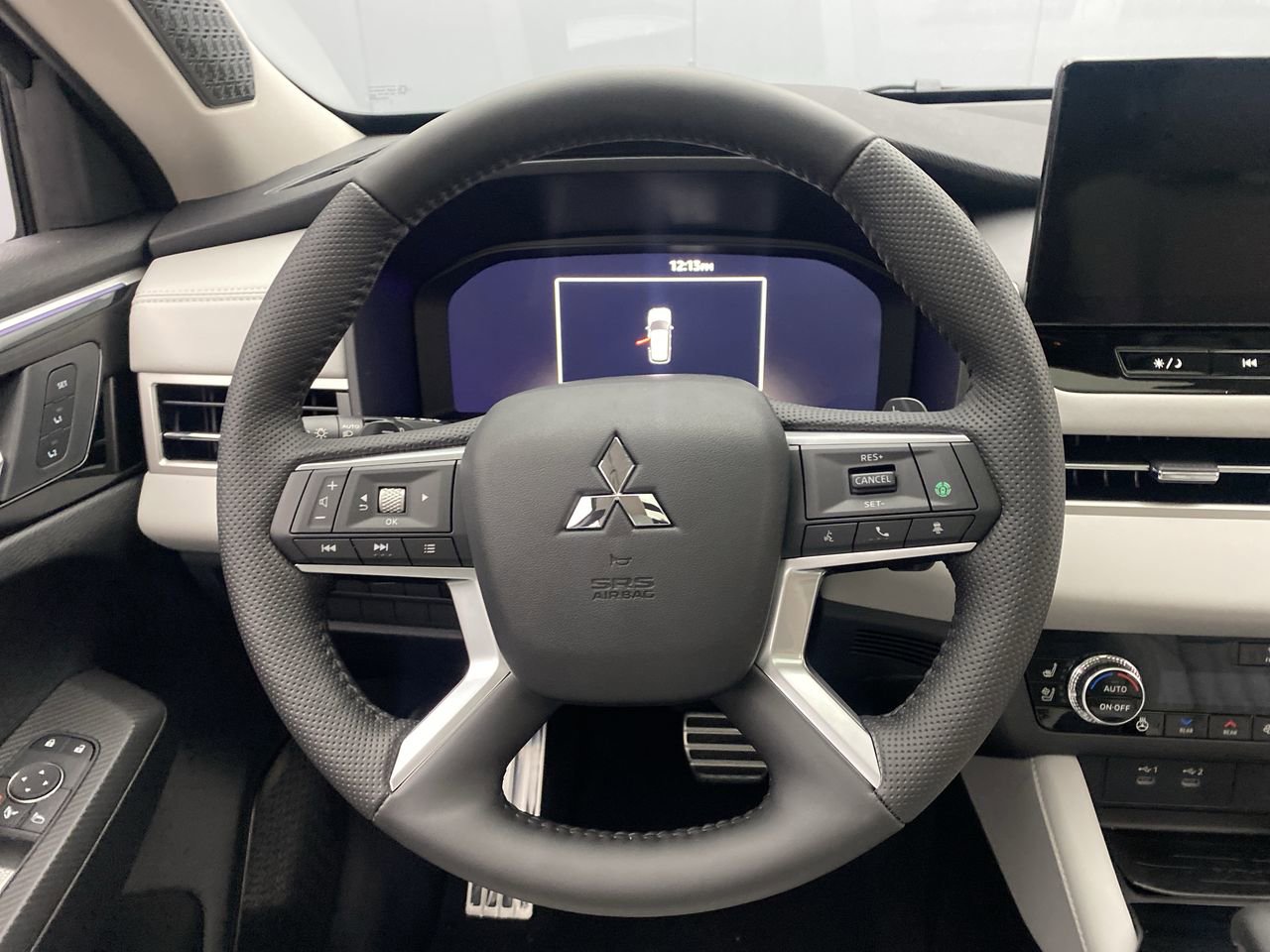 2025 Mitsubishi Outlander SEL Platinum Edition - Photo 15