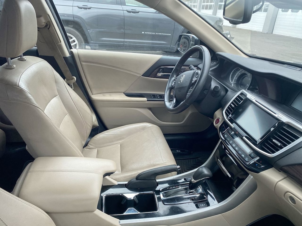 Used 2017 Honda Accord EX-L w/Navi & Honda Sensing Sedan