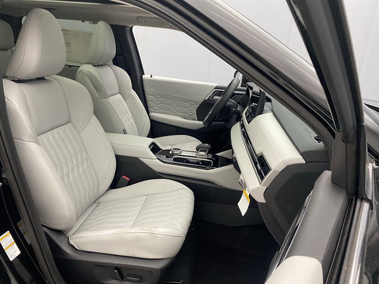 2025 Mitsubishi Outlander SEL Platinum Edition - Photo 22