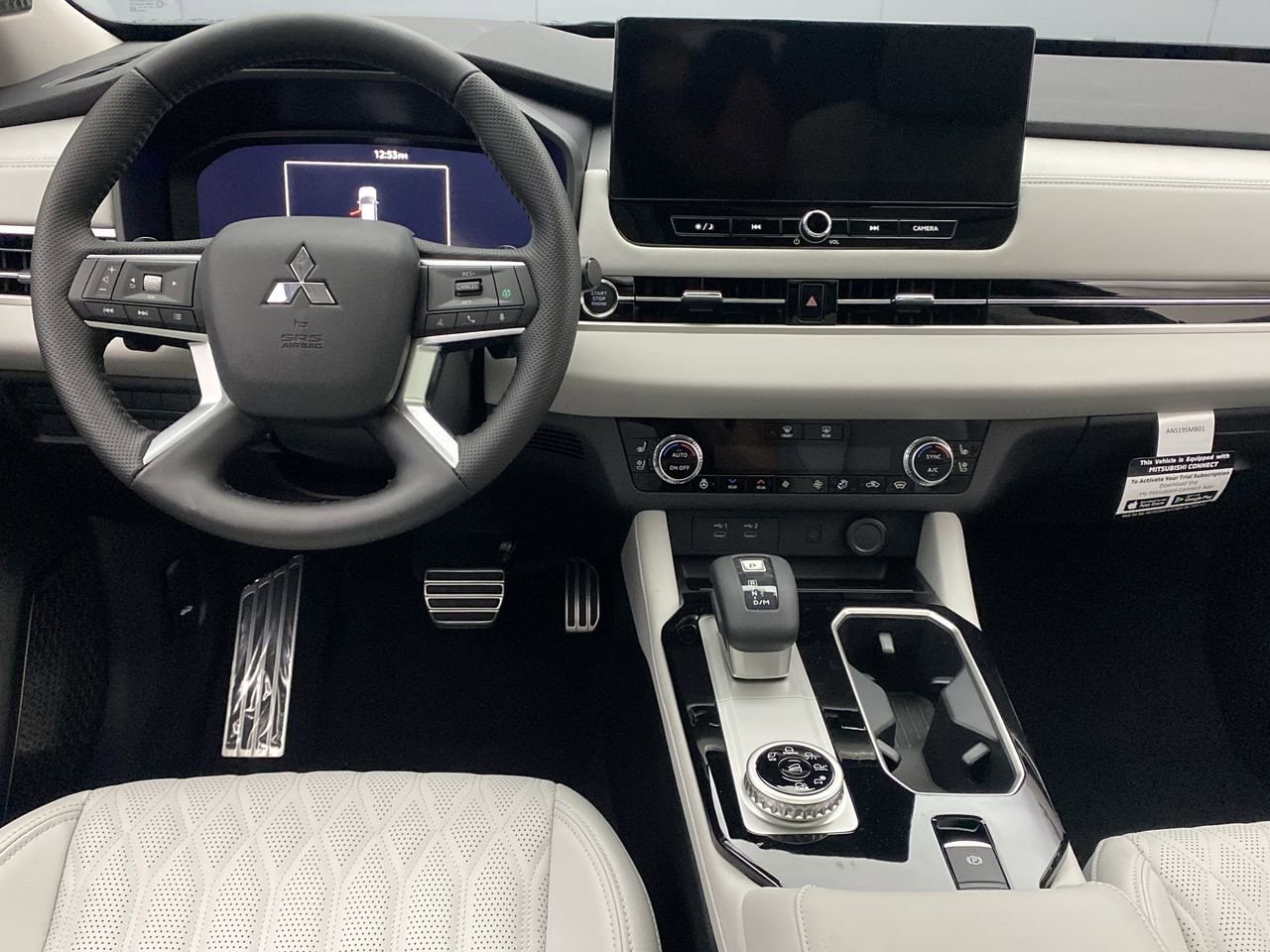 2025 Mitsubishi Outlander SEL Platinum Edition - Photo 14