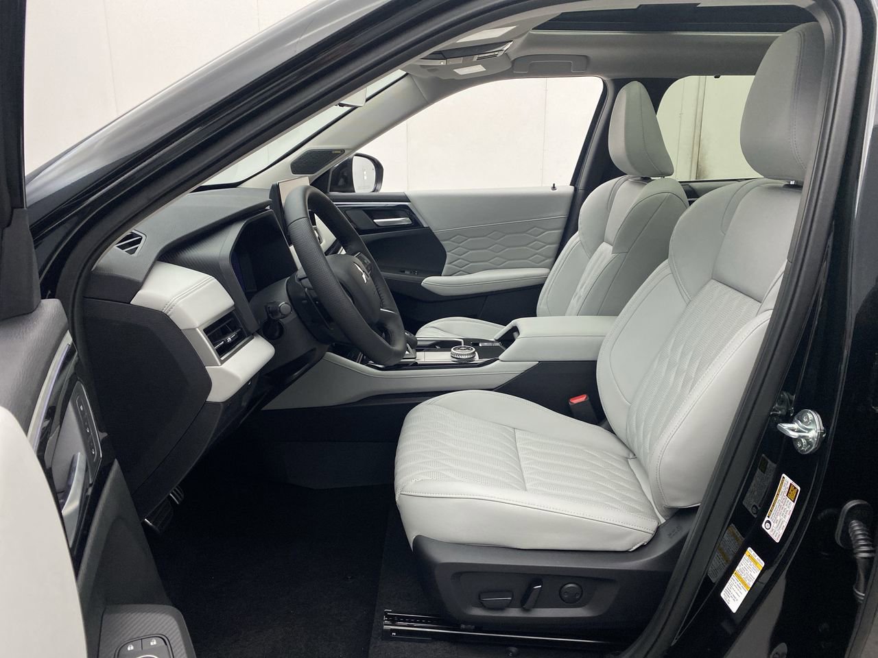 2025 Mitsubishi Outlander SEL Platinum Edition - Photo 13