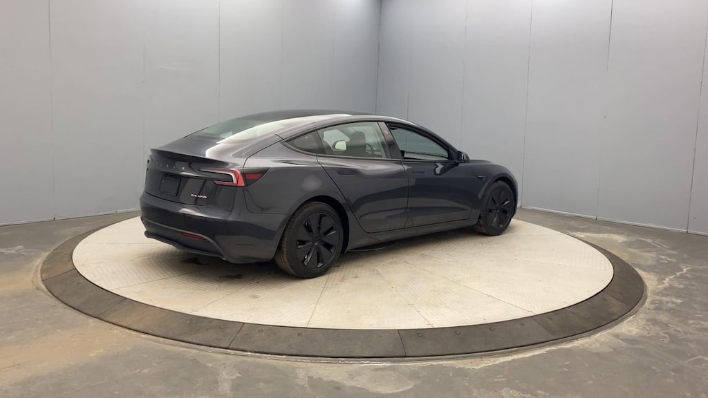 2025 Tesla Model 3 Long Range photo 3