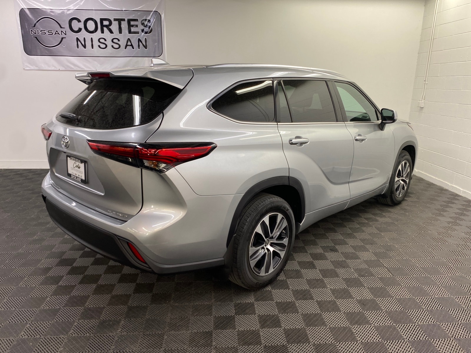 Used 2021 Toyota Highlander XLE with VIN 5TDGZRBH3MS132555 for sale in Spokane, WA