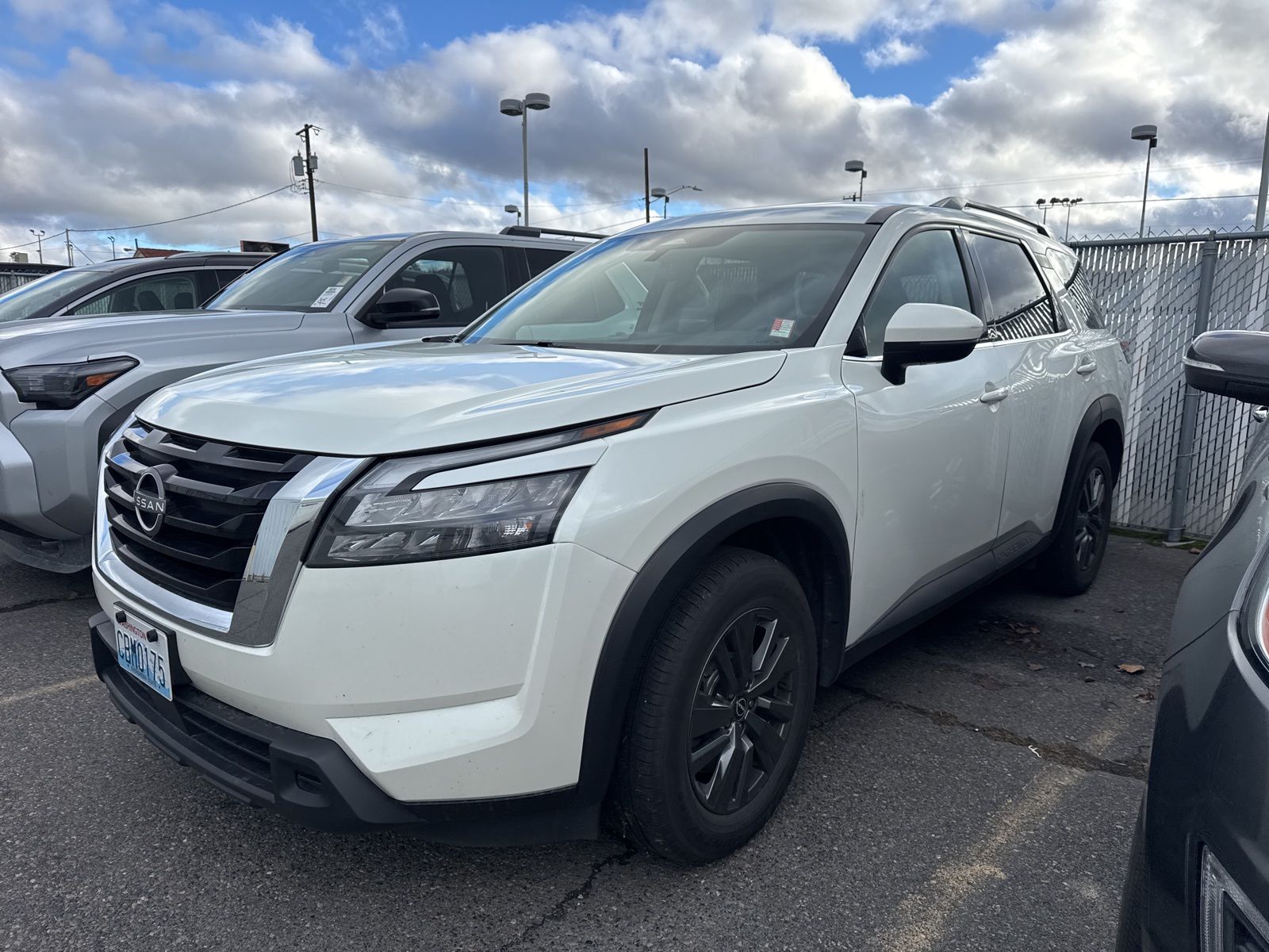 2024 Nissan Pathfinder SV's photo