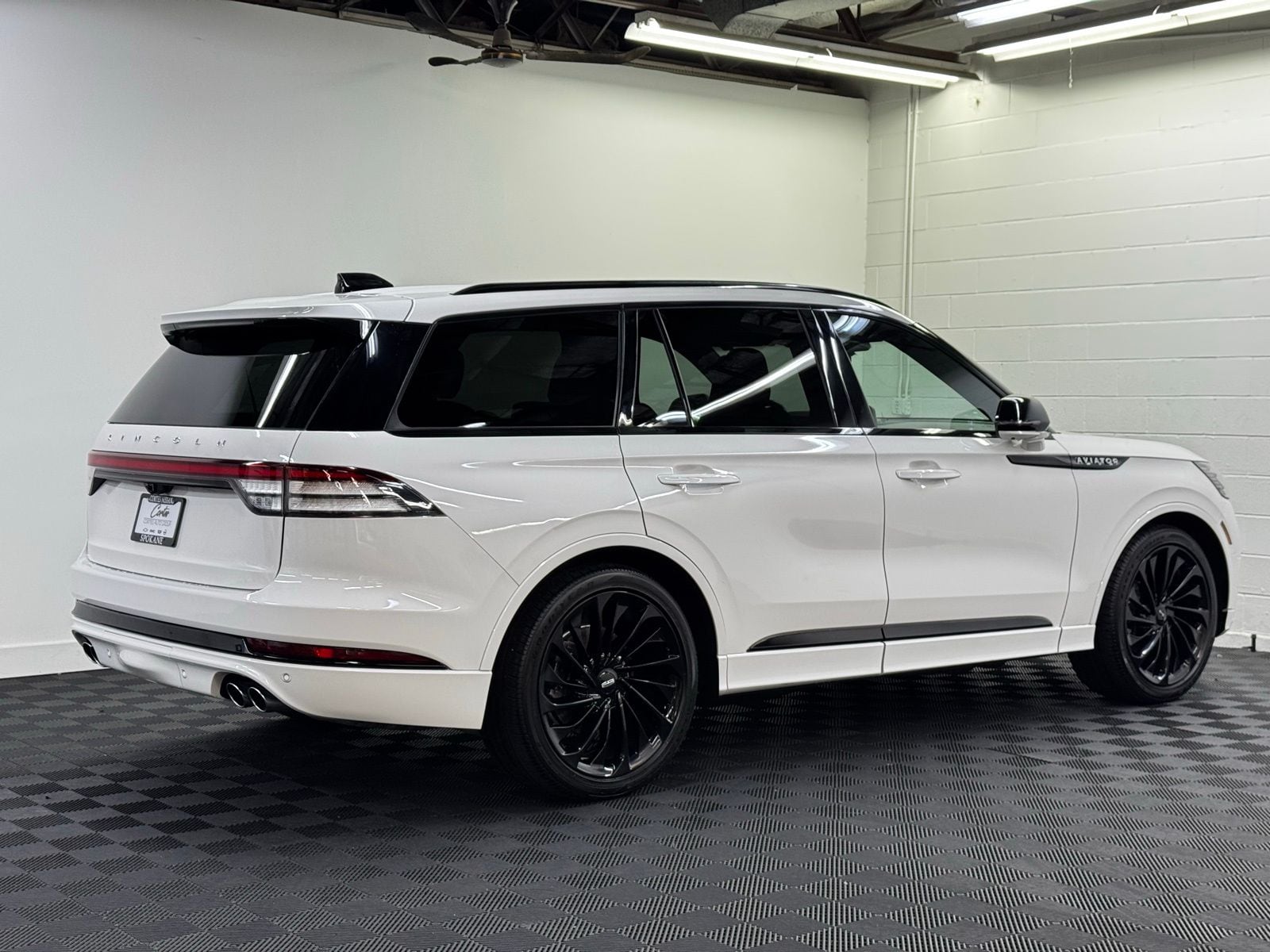 5LM5J7XC8SGL04224