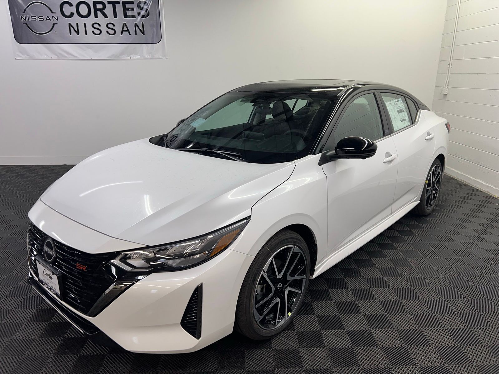 2025 Nissan Sentra SR's photo