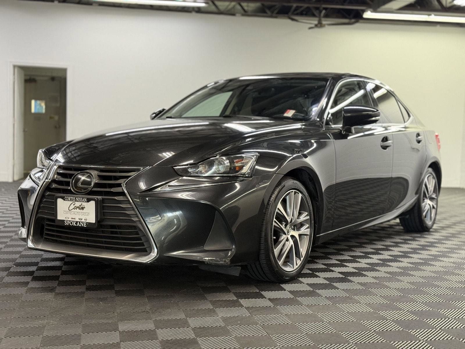 2020 Lexus IS 300's photo