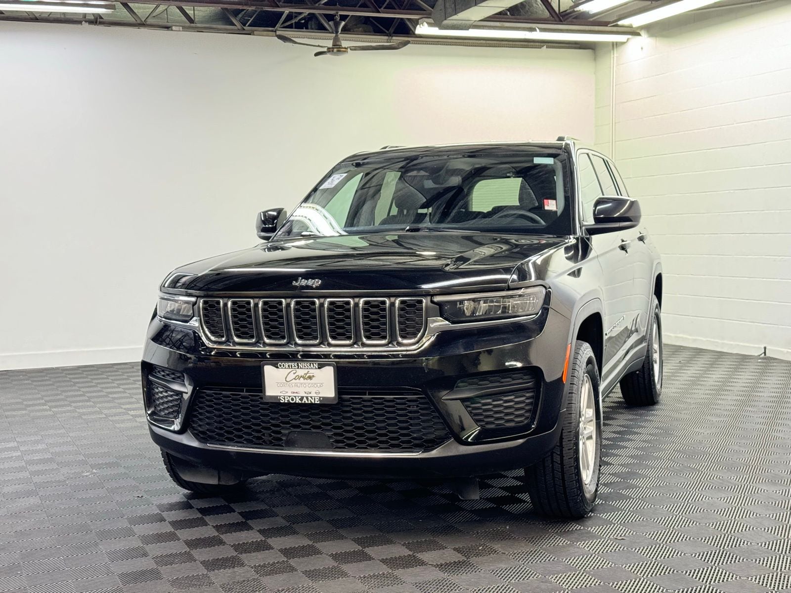 2023 Jeep Grand Cherokee Laredo's photo