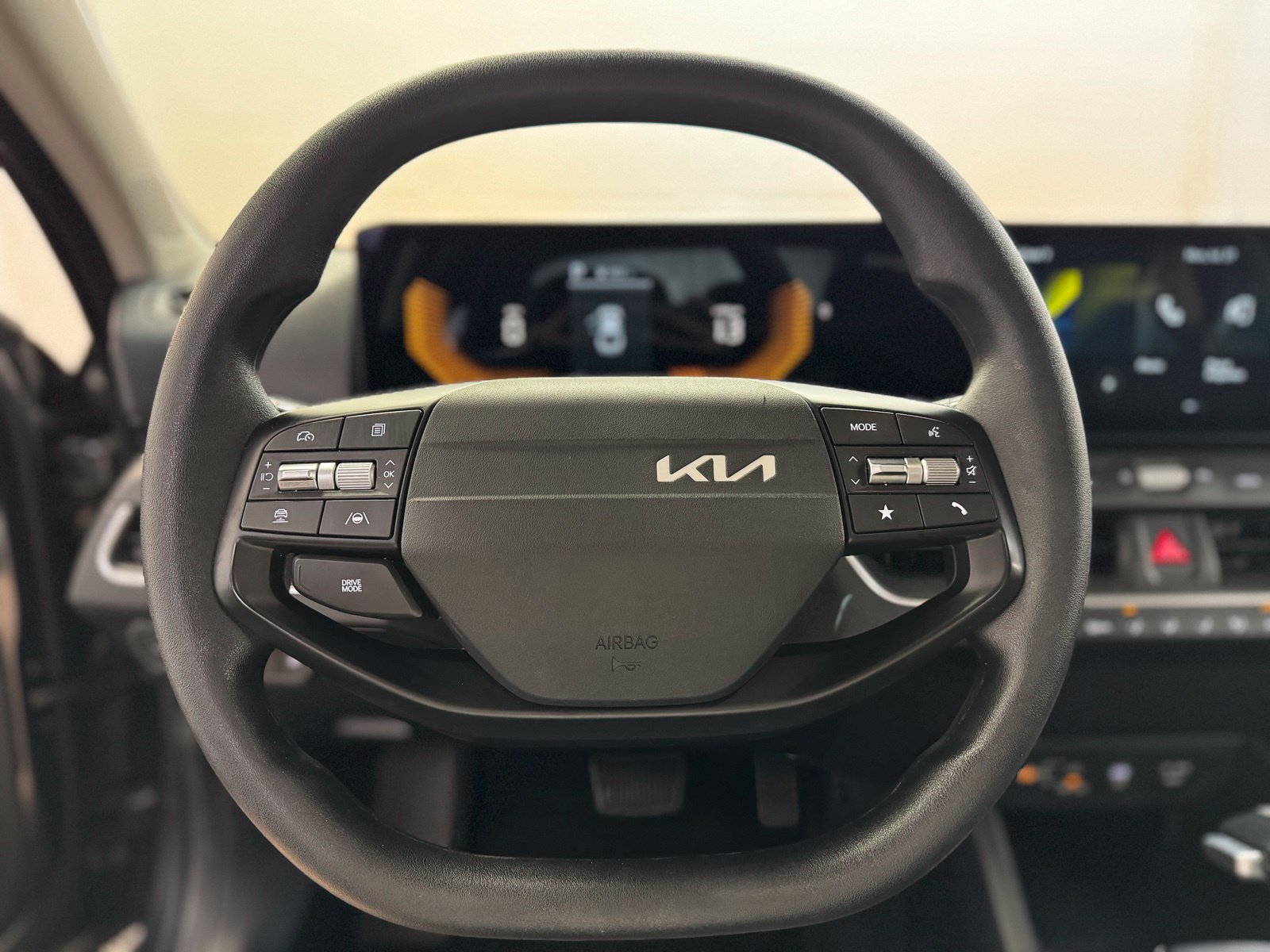 2025 Kia K4 LXS - Photo 18