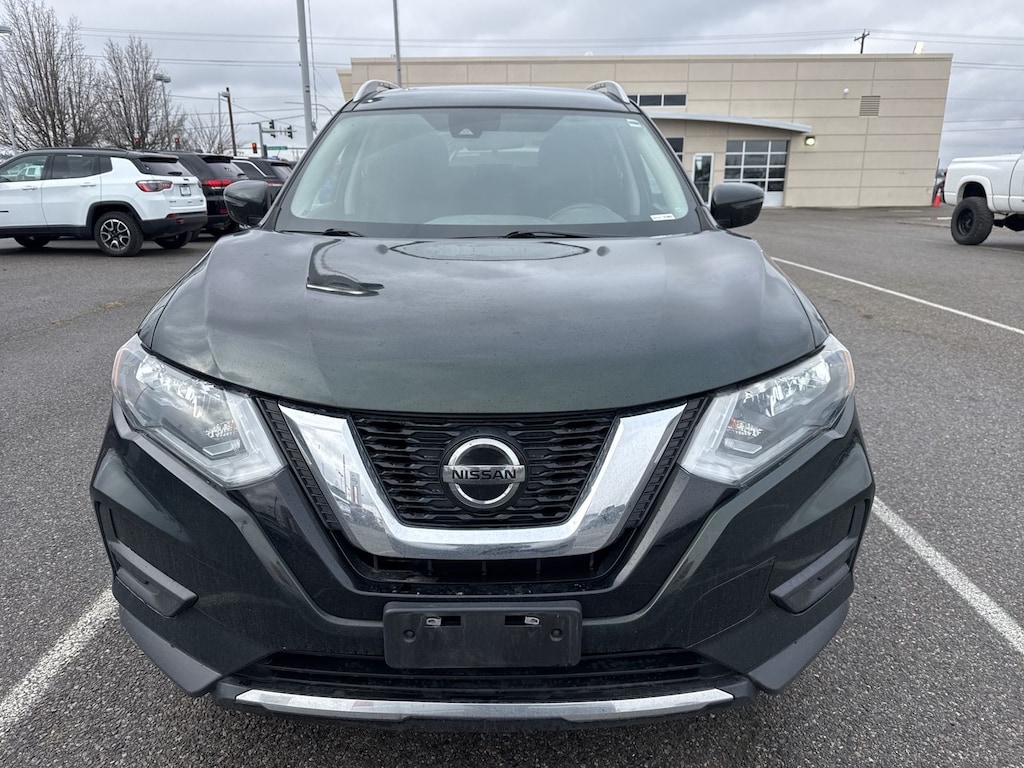 2020 Nissan Rogue SV photo 2