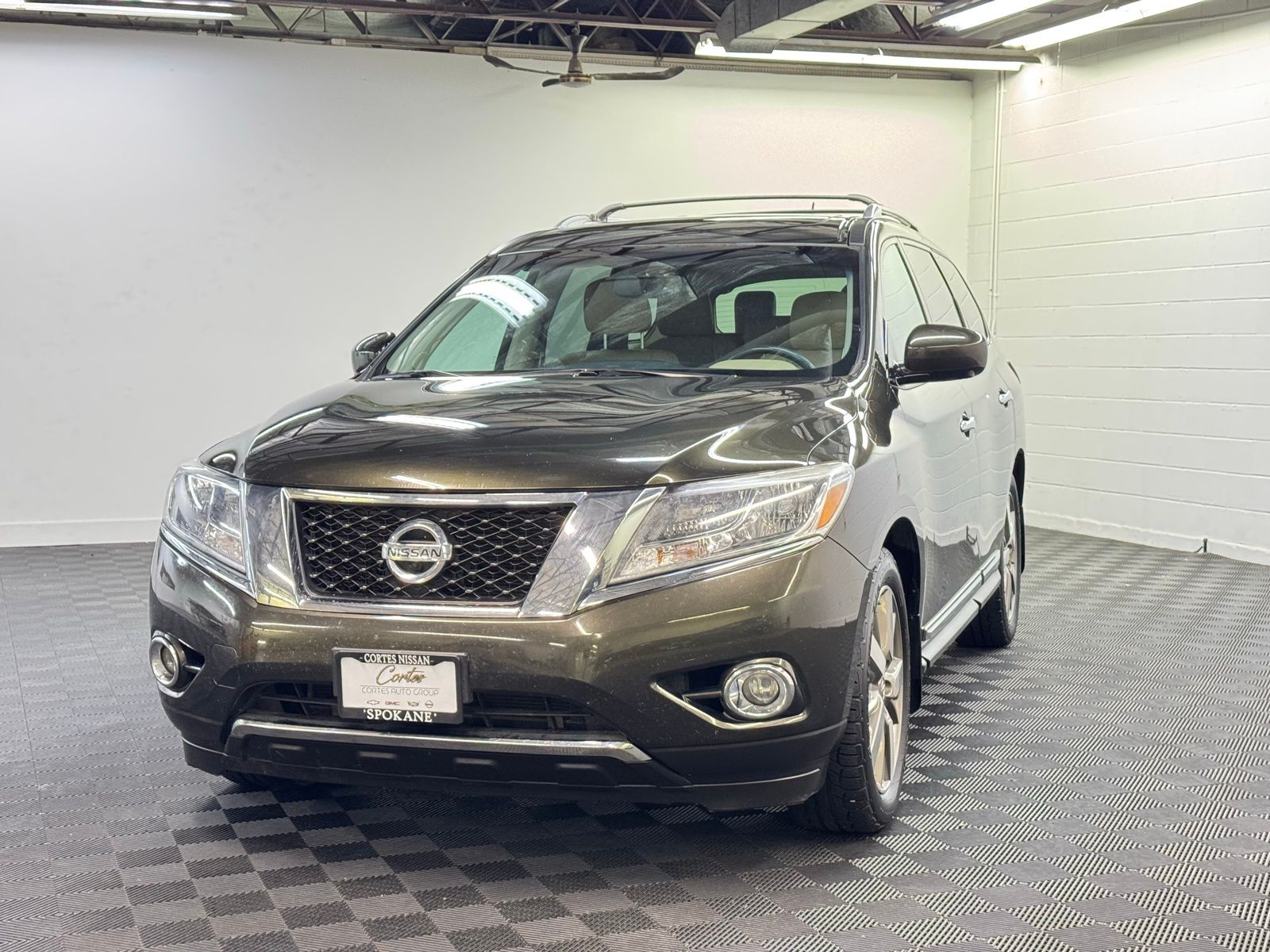 2016 Nissan Pathfinder Platinum's photo