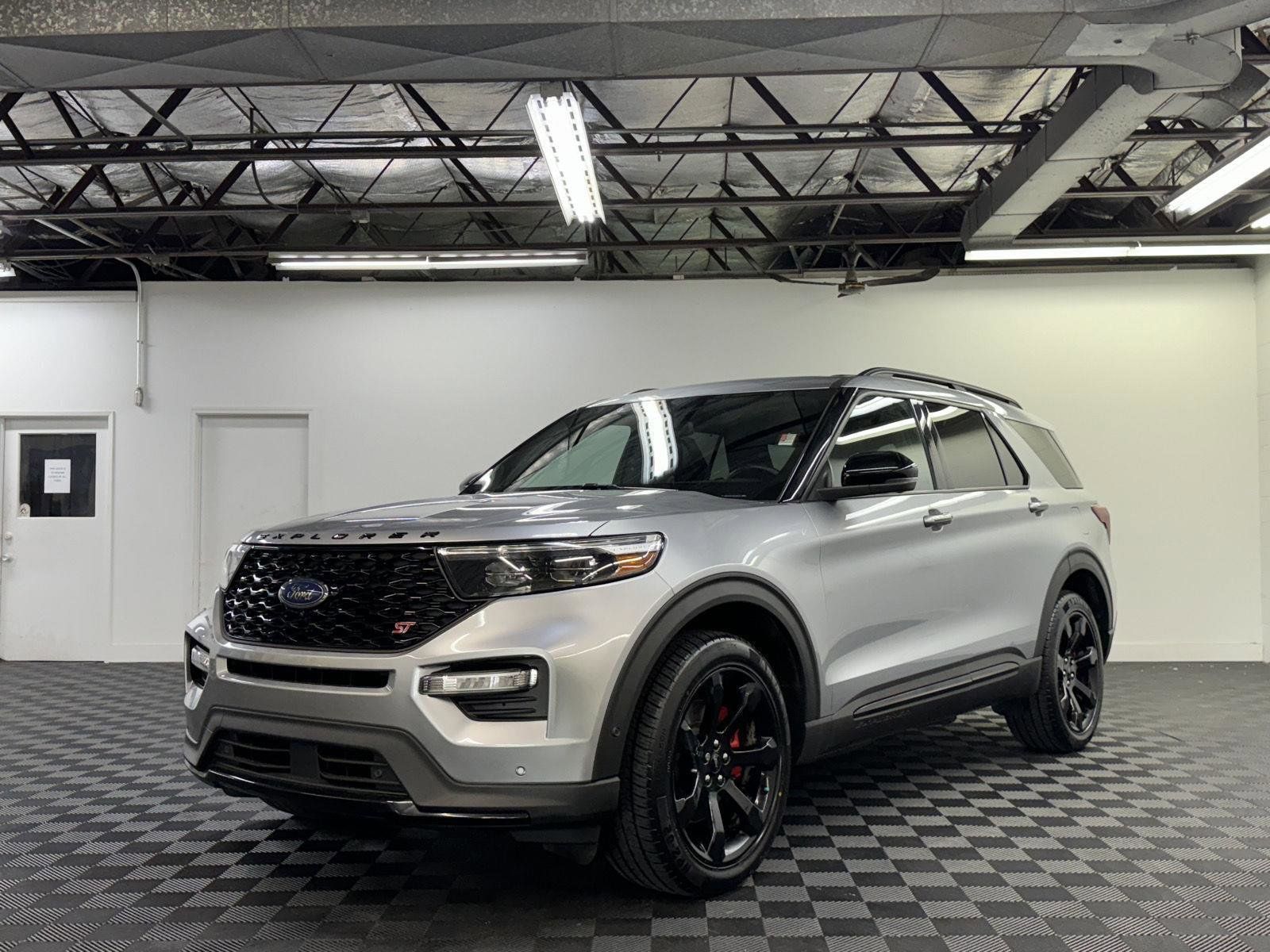 2022 Ford Explorer ST's photo