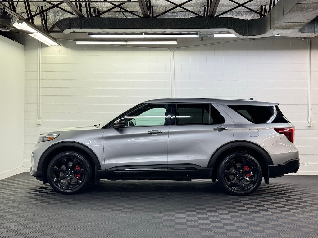 2021 Ford Explorer ST photo 3