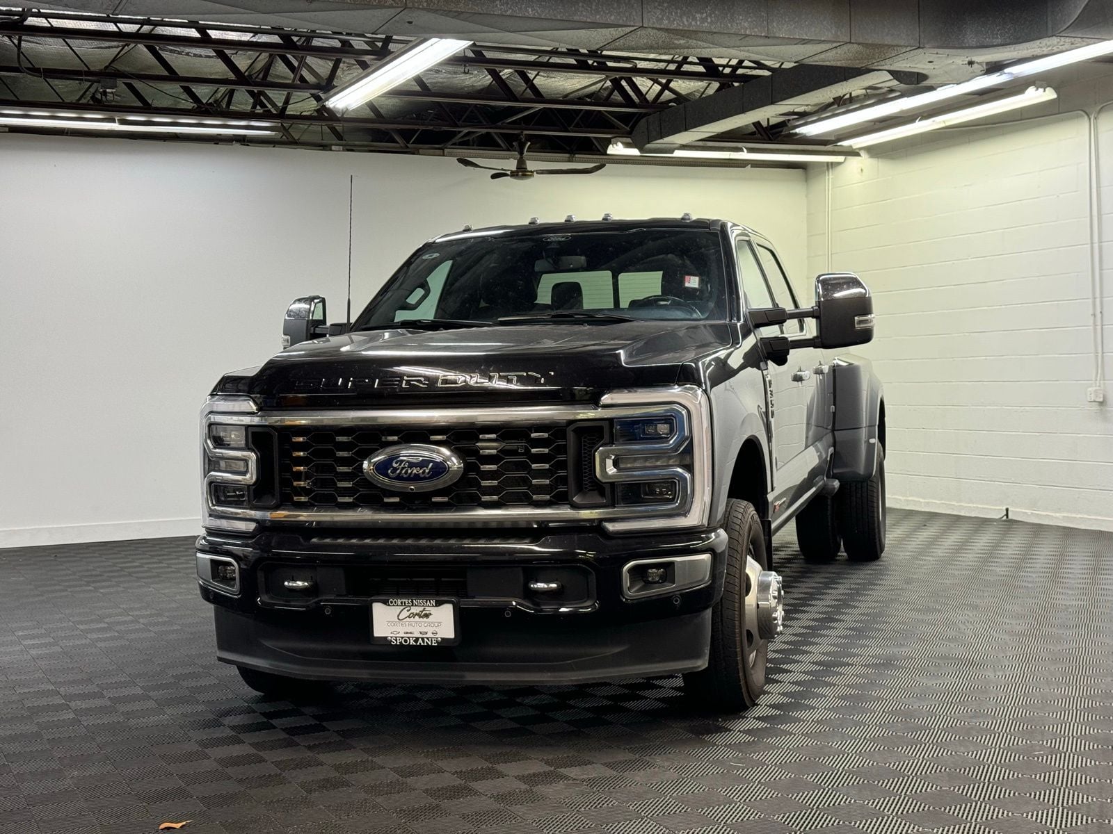 2024 Ford F-350 Super Duty Platinum's photo