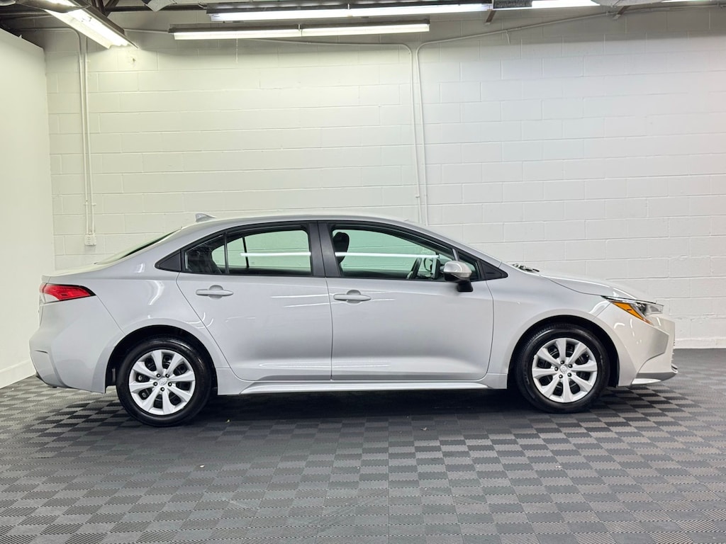 2024 Toyota Corolla LE photo 4