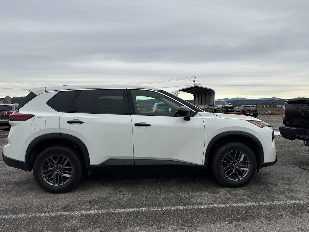 2024 Nissan Rogue S photo 4