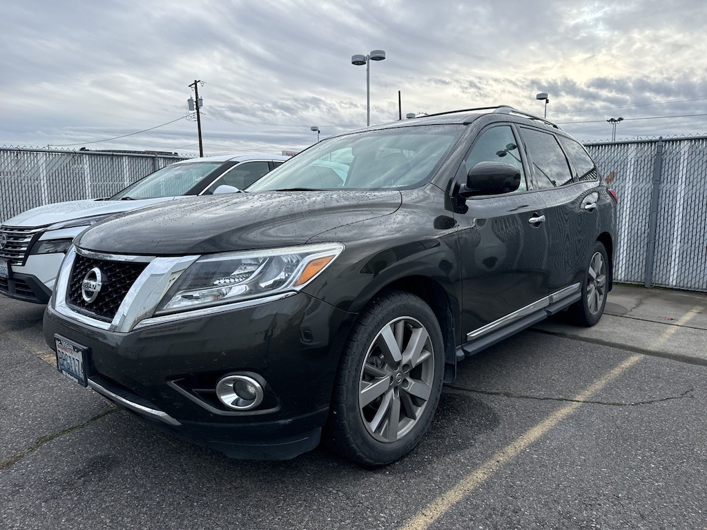 2016 Nissan Pathfinder Platinum photo 2